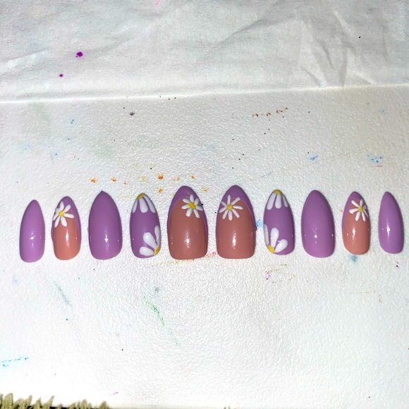 Press on nails - Picture 1 of 1